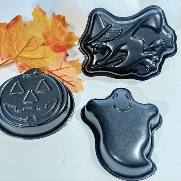 3 Mini Non-stick Bakeware Cake Mold Halloween Themed Ghost Witch Pumpkin NWOT - Picture 4 of 4